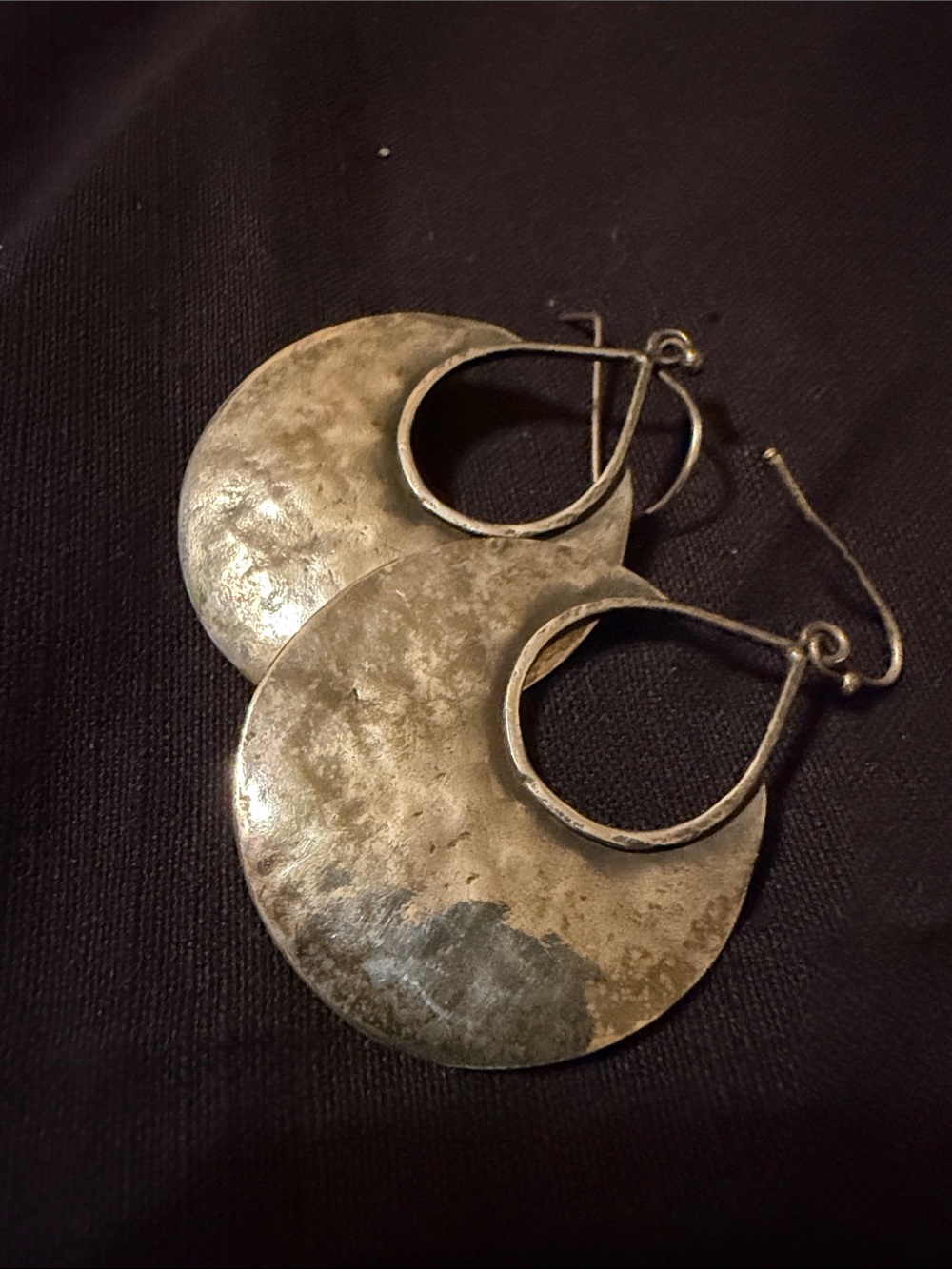 Silpada silver Tone Hammered Disc Hoop Earrings - Picture 2 of 4
